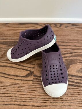 Native Kids Water Shoe Jefferson Slip-On in Purple with White Toe size C9
